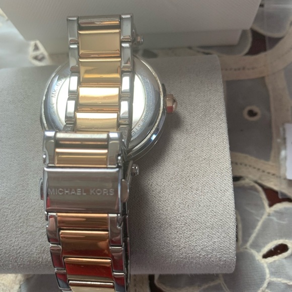 Michael Kors authentic Parker Chrono watch with crystal - Picture 2 of 6